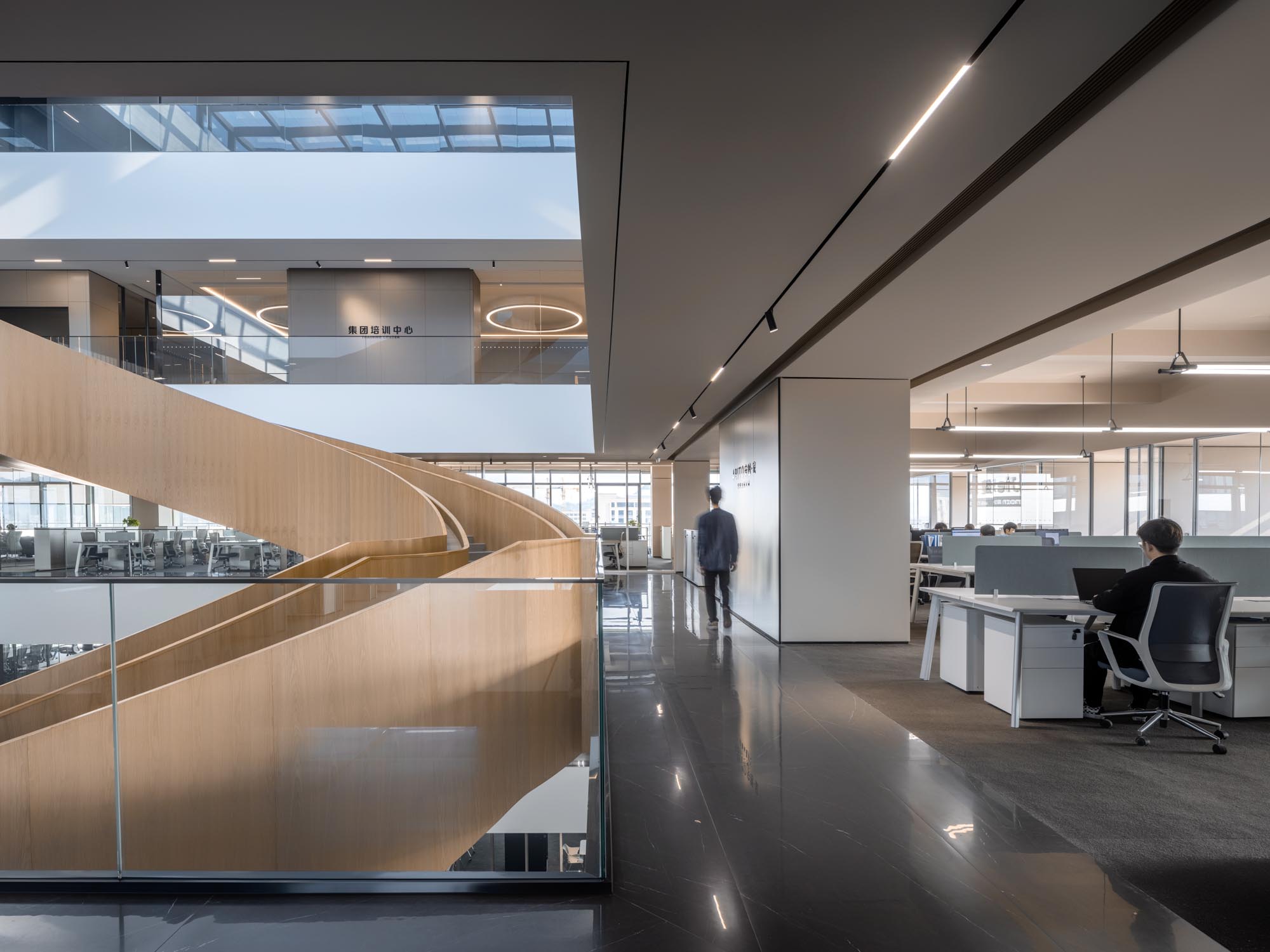 郑州总部办公设计公司观光式办公装修案例(图7) LYCS-Architecture-15.jpg