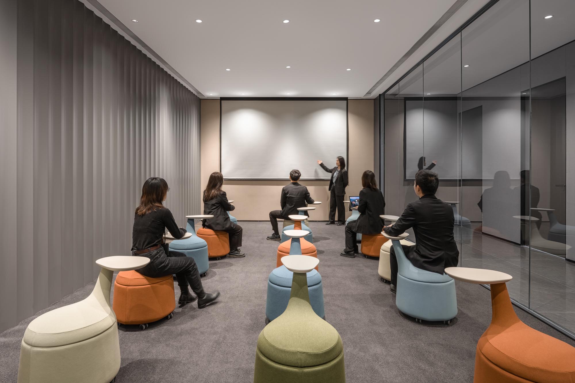 郑州总部办公设计公司观光式办公装修案例(图10) LYCS-Architecture-20.jpg