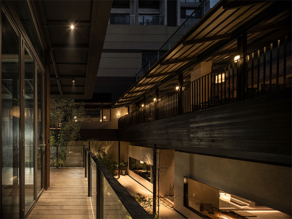 天井景观化用餐  共炉火锅店装修设计(图8)