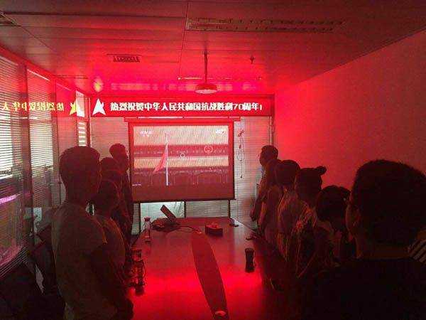 bg电子官网大整个员工一路旁观“阅兵式”(图2) bg电子官网大整个员工一路旁观“阅兵式”(图2)